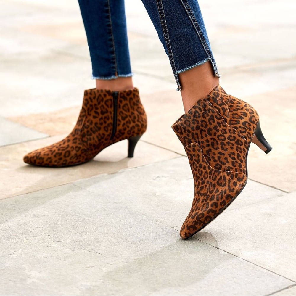 Clarks Linvale Sea Dark Tan Leopard Suede Ankle Boots Size 6